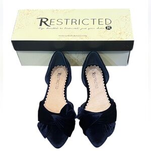 New Restricted “Jenn” Dark Blue Velvet Slip-on Flats Size 6 Dressy